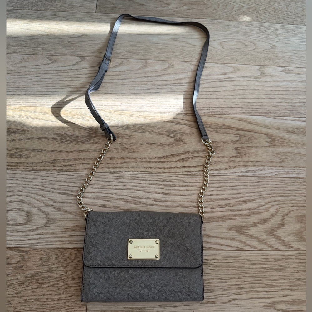 Michael Kors Jet Set Leather Crossbody with Gold Chain in Taupe